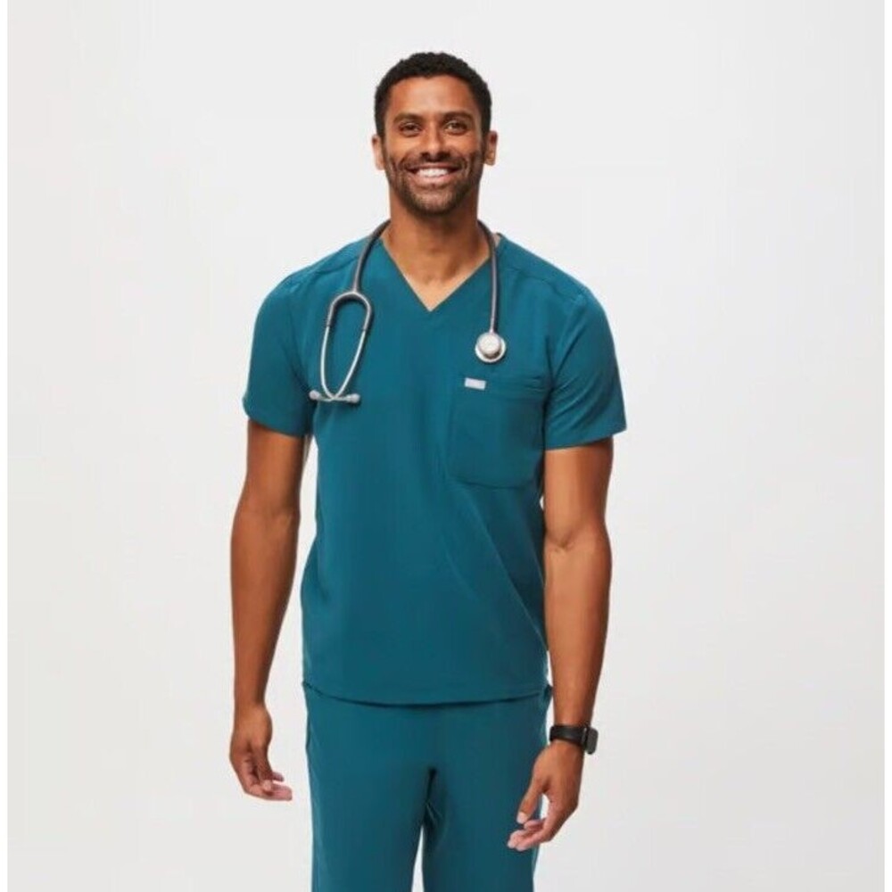 NWT Figs Leon Three Pocket Scrub Top Men’s XL Caribbean Blue